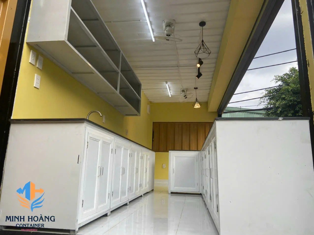 Container Cafe Sân Thượng 20 Feet Sang Trọng: Quầy Bar Chữ L Và Hệ Thống Đèn Decor